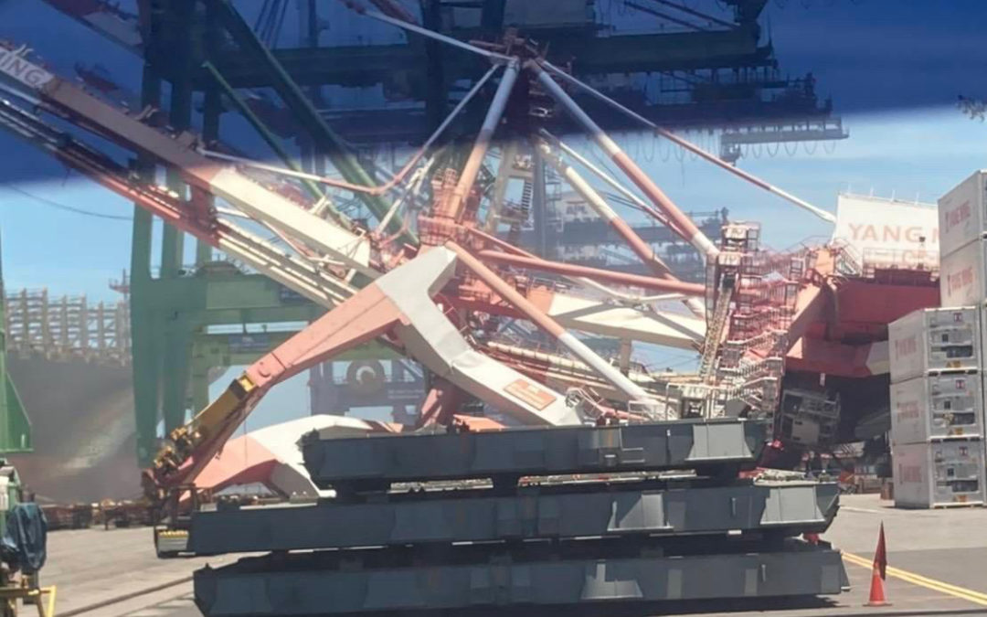 Collision and crane collapse at Port of Kaohsiung